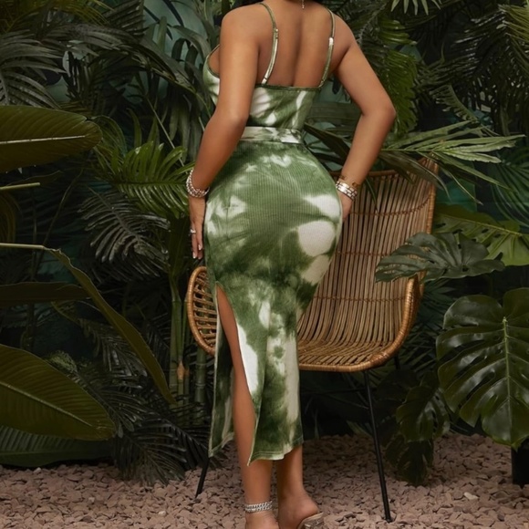 SHEIN tie-dye green dress with adjustable straps and side slit - Picture 3 of 11